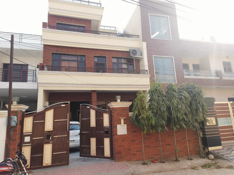 7 BHK Individual Houses / Villas for Sale in Badal Colony, Zirakpur (221 Sq.ft.)