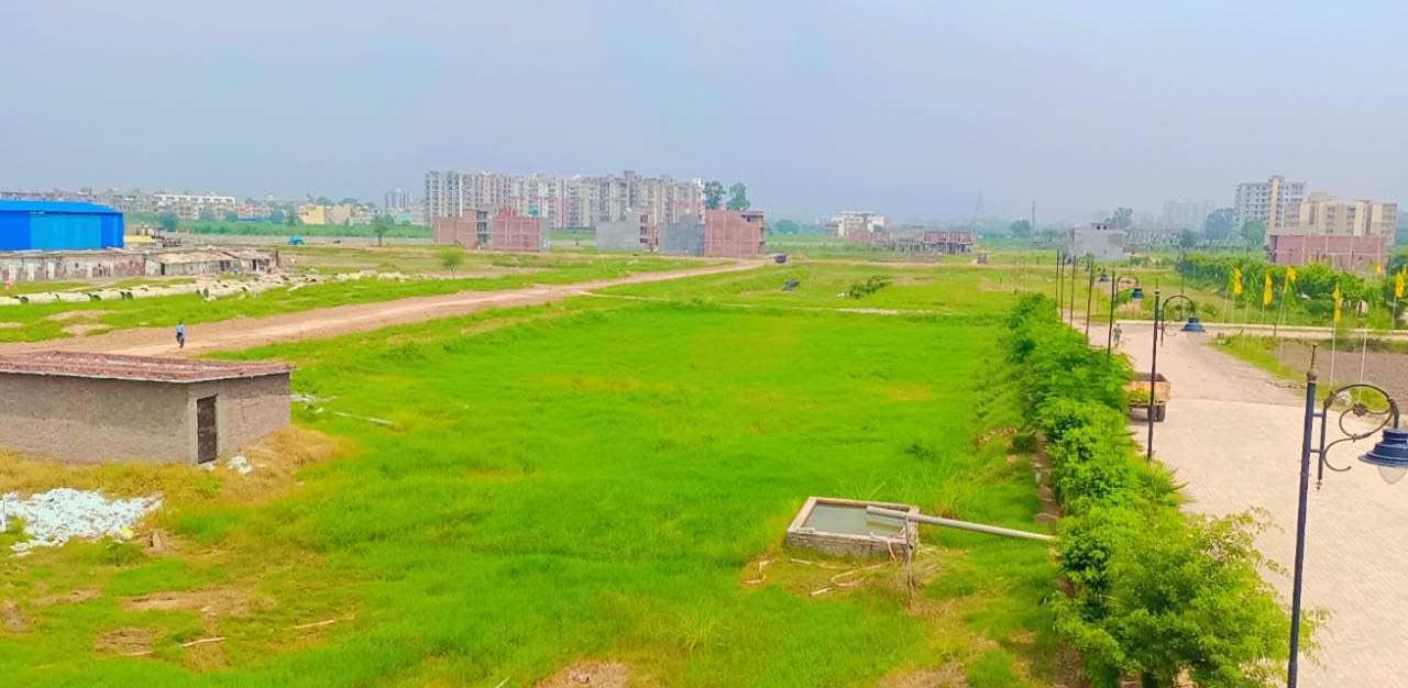 213 Sq. Yards Residential Plot for Sale in Nagla Road, Zirakpur