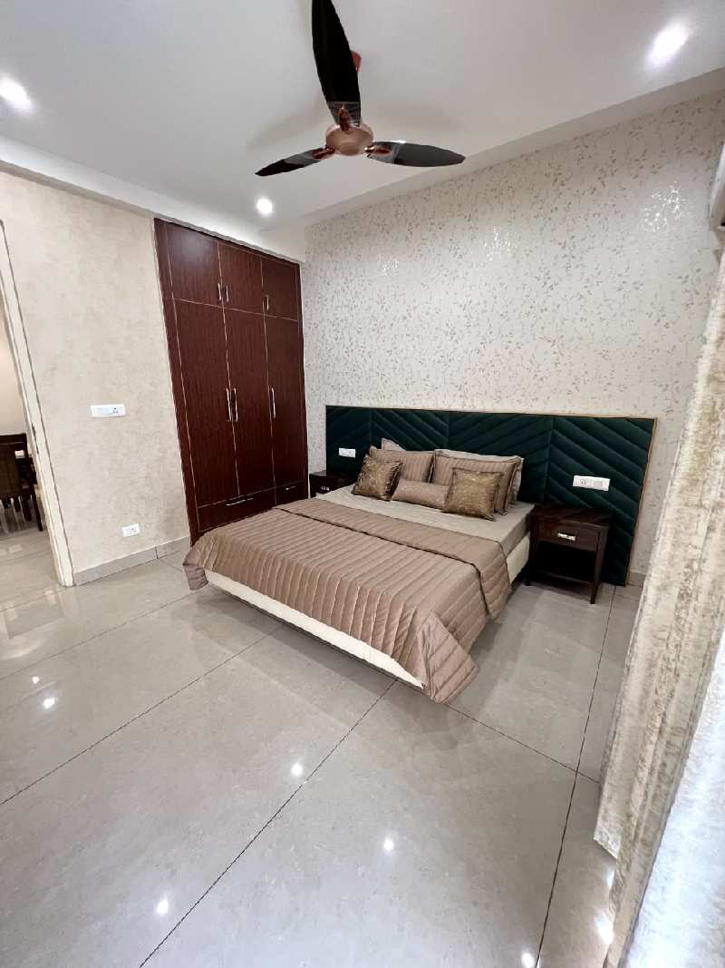 3 BHK Flats & Apartments for Sale in Patiala Road, Zirakpur (150 Sq. Yards)