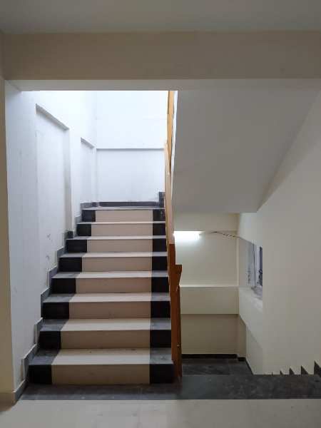 2 BHK Flats & Apartments for Sale in SRM Road, Kochi (875 Sq.ft.)