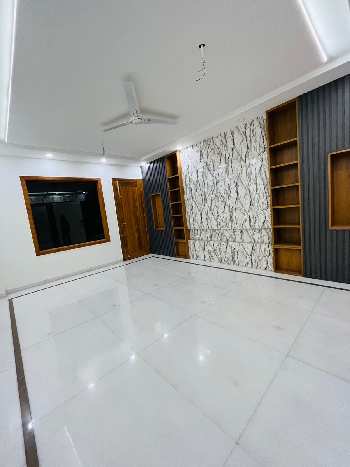 Ultra Modern Brand New Combo of Builder Floor+Basement+Common Terrace For Sale in Block K, South City 1, Gurgaon.