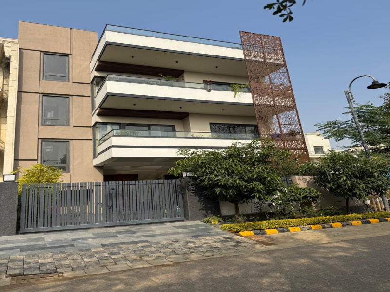 Tastefully Built 300 sq yards Independent House of 3 floors For Sale.
