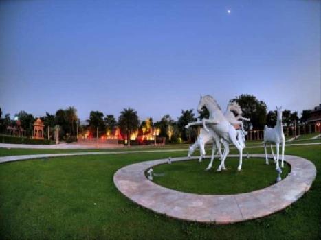 AGRA HOTELS NEAR TAJ MAHAL, EXTRAVAGANT SERVICES AND FACILITIES ARE A STANDARD AT THE HOTEL.