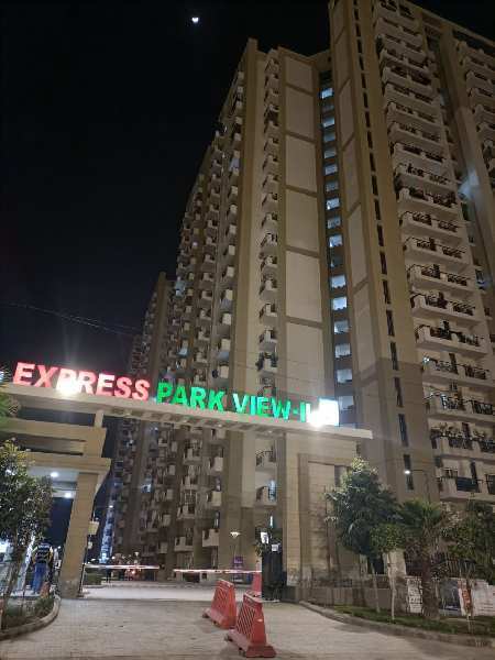 2 BHK Flats & Apartments for Sale in Express High Way, Greater Noida (786 Sq.ft.)