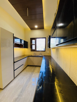 10 Marla old liveable house for sale in sector 7 Panchkula