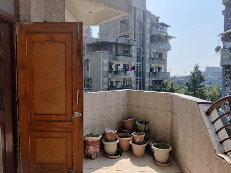 4 BHK Flats & Apartments for Sale in Sector 12, Dwarka, Delhi (1800 Sq.ft.)
