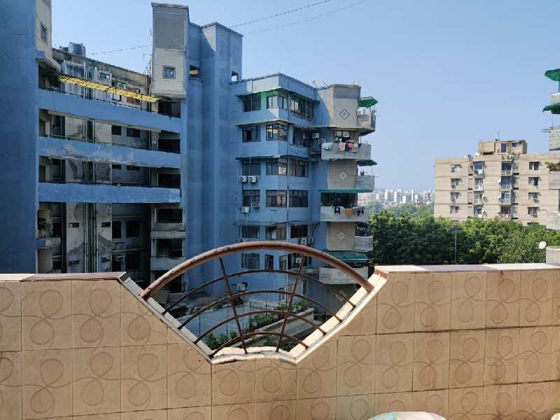 4 BHK Flats & Apartments for Sale in Sector 12, Dwarka, Delhi (1800 Sq.ft.)