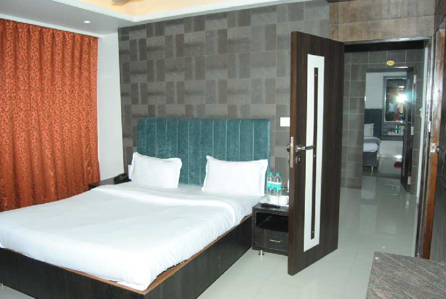 30000 Sq.ft. Hotel & Restaurant for Sale in Shirdi, Ahmednagar