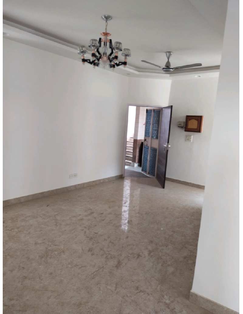 2 BHK Flats & Apartments for Rent in Sector 22, Dwarka, Delhi (1200 Sq.ft.)