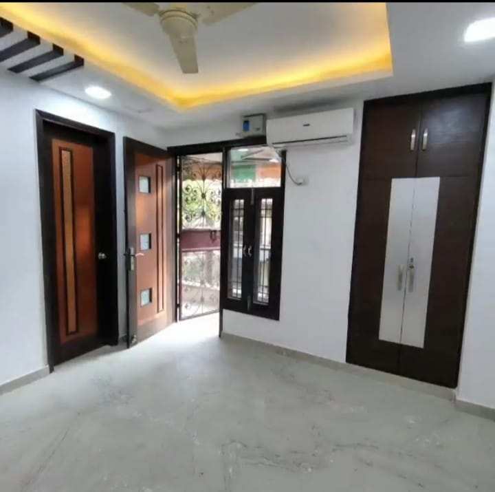 4 BHK Builder Floor for Sale in Sector 8, Dwarka, Delhi (1800 Sq.ft.)