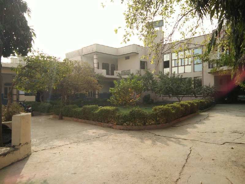 13000 Sq.ft. Business Center for Sale in Agra