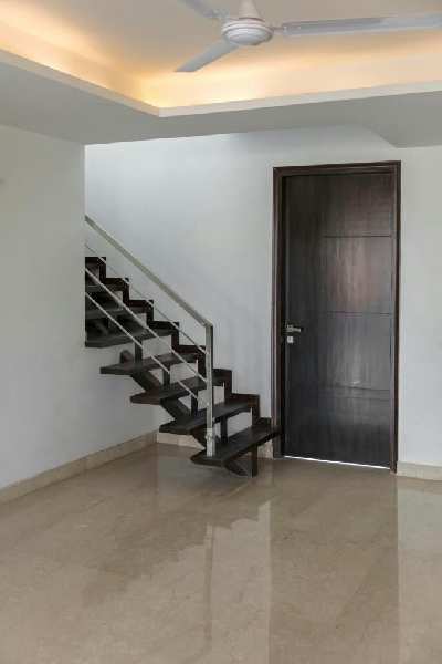 4 BHK Builder Floor for Sale in Sector 25, Gurgaon (300 Sq. Yards)