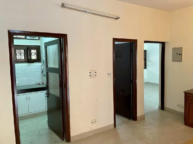 3 BHK Flats & Apartments for Sale in Pocket H, Sarita Vihar, Delhi (1500 Sq.ft.)