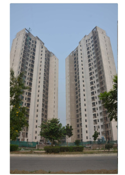 3 BHK with servant room in Jaypee Greens Knight Court