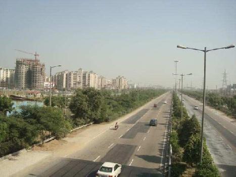 4BHK Flats & Apartments for Sale at Noida Expressway, Noida (2505 Sq.ft.)