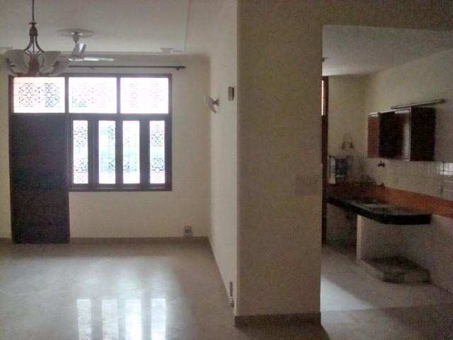 2BHK on Noida Expressway for sale