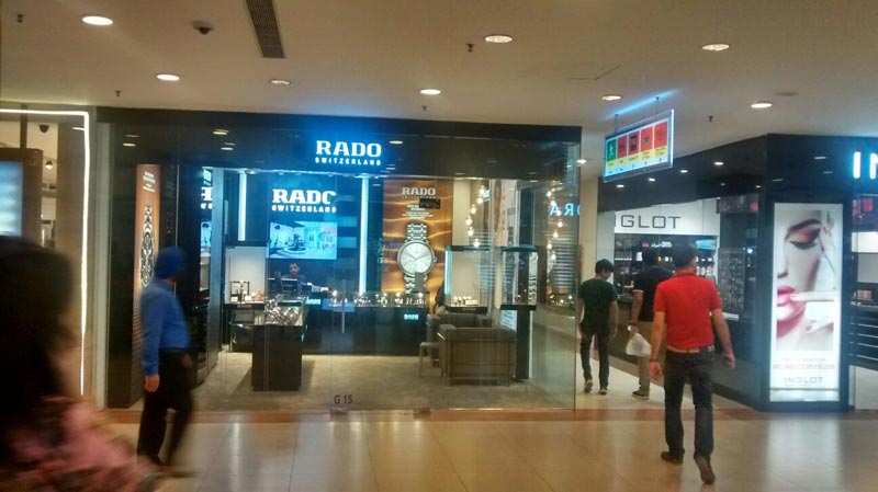 Retail commercial mall showroom space on NOIDA expressway