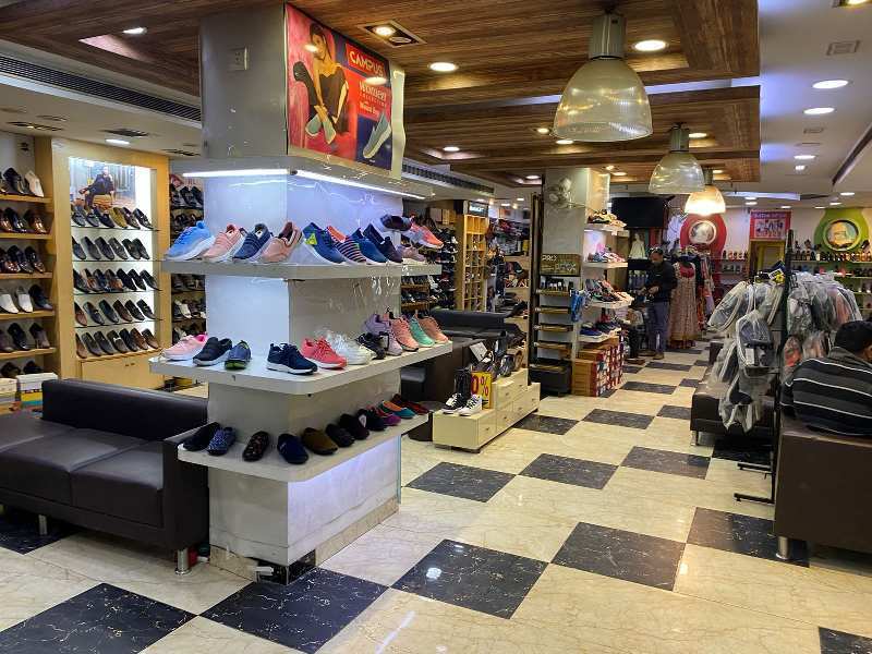 Ground Floor Showroom Space (2500 sq. ft.) on Main Road , Moti Nagar near Fun Cinema Available for Rent/Lease .