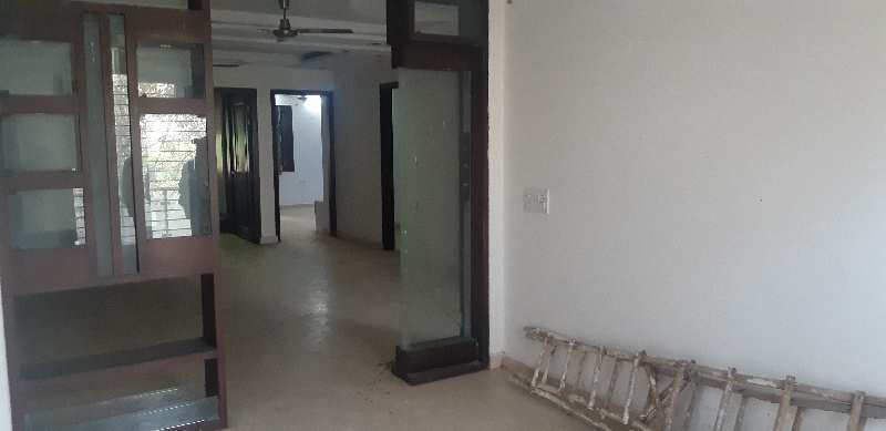 Independent 3BHK Builder Floor On (2nd Floor) Available For Immediate Sale In Saraswati Vihar, Pitampura, Delhi