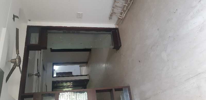 Independent 3BHK builder floor on (2nd floor) available for immediate sale in Saraswati Vihar, Pitampura, Delhi