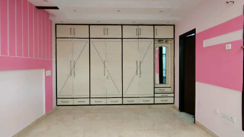 4 BHK and 3 Attached Bathrooms Built Up on 200 Sq Yds Builder Floor