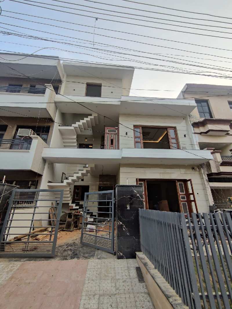 5 BHK Individual Houses / Villas for Sale in Kharar, Mohali (200 Sq. Yards)