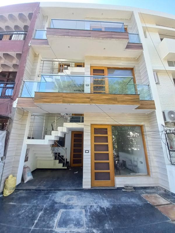7 Marla Kothi,  3 Story New Constructed Sector 35 Chandigarh