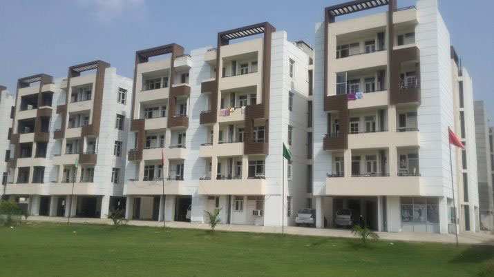 3 BHK Flats & Apartments For Rent In Model Town, Jalandhar (2000 Sq.ft.)
