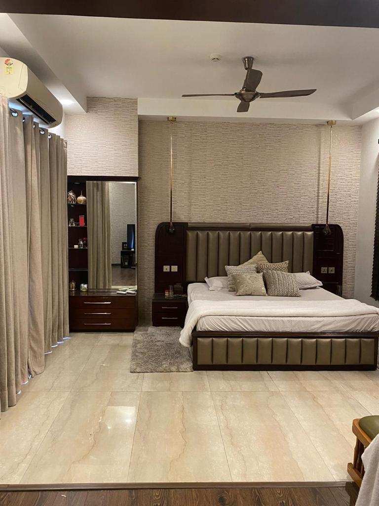 3 BHK Flats & Apartments for Sale in Sector 50, Noida (2250 Sq.ft.)