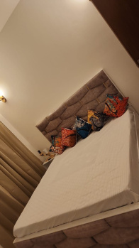 Flats & Apartments for Sale in Sector 75, Noida (1450 Sq.ft.)