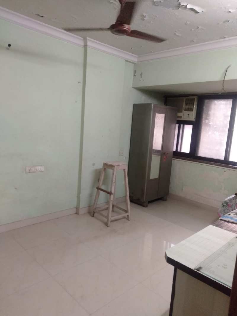 3 BHK Flats & Apartments for Sale in Mulund West, Mumbai (800 Sq.ft.)