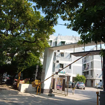 3 BHK Flats & Apartments for Sale in Patparganj, Delhi (1300 Sq.ft.)