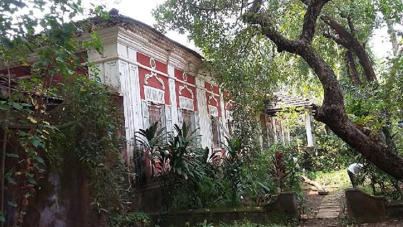Land with Portughuese House for Sale in Arpora