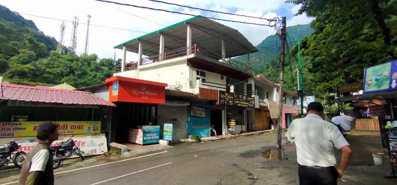 100 Sq.ft. Commercial Shops for Sale in Sahastradhara, Dehradun