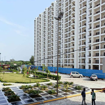 Ready to move Apartment in Ansal Golf City