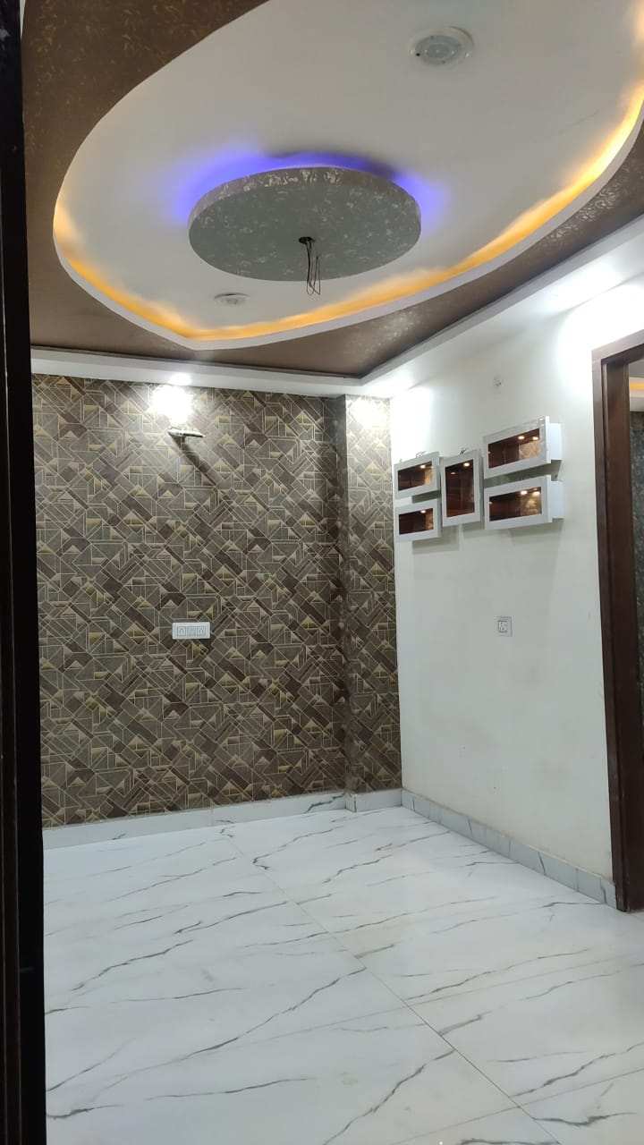 3 BHK Flats & Apartments for Sale in Om Vihar, Uttam Nagar, Delhi (685 Sq.ft.)