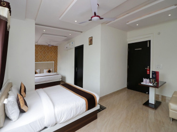 15000 Sq.ft. Hotel & Restaurant for Rent in Fatehabad Road, Agra