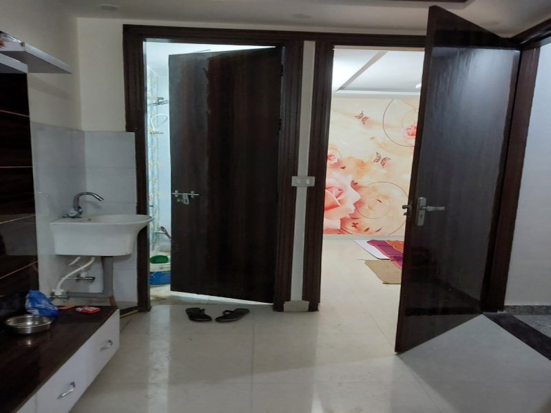 2 BHK Flats & Apartments for Sale in Om Vihar, Uttam Nagar, Delhi (420 Sq.ft.)