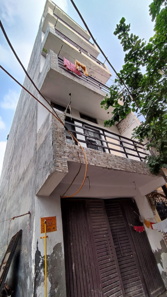 4 BHK Individual Houses / Villas for Sale in Dwarka Mor, Dwarka, Delhi (70 Sq. Yards)