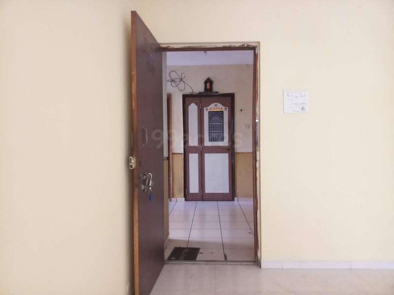 2 BHK Flats & Apartments for Sale in Sector 34, Navi Mumbai (700 Sq.ft.)