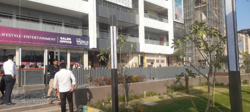 High street showing mall in Noida extinction