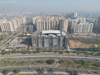 High street showing mall in Noida extinction