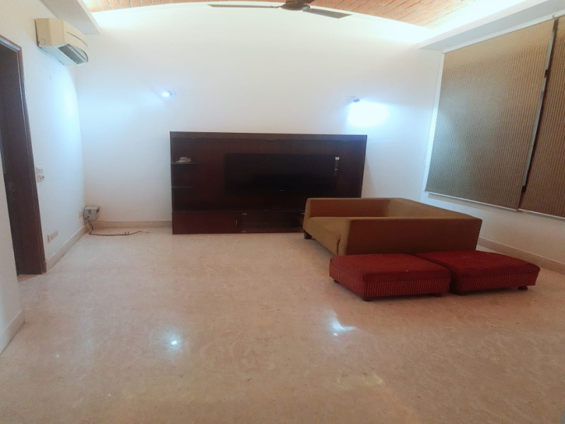 4 BHK Builder Floor for Sale in Kailash Kunj, Kailash Colony, Delhi (450 Sq. Yards)