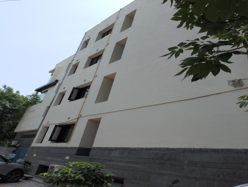 3 BHK Flats & Apartments for Sale in Sarvodaya Enclave, Delhi (300 Sq. Yards)