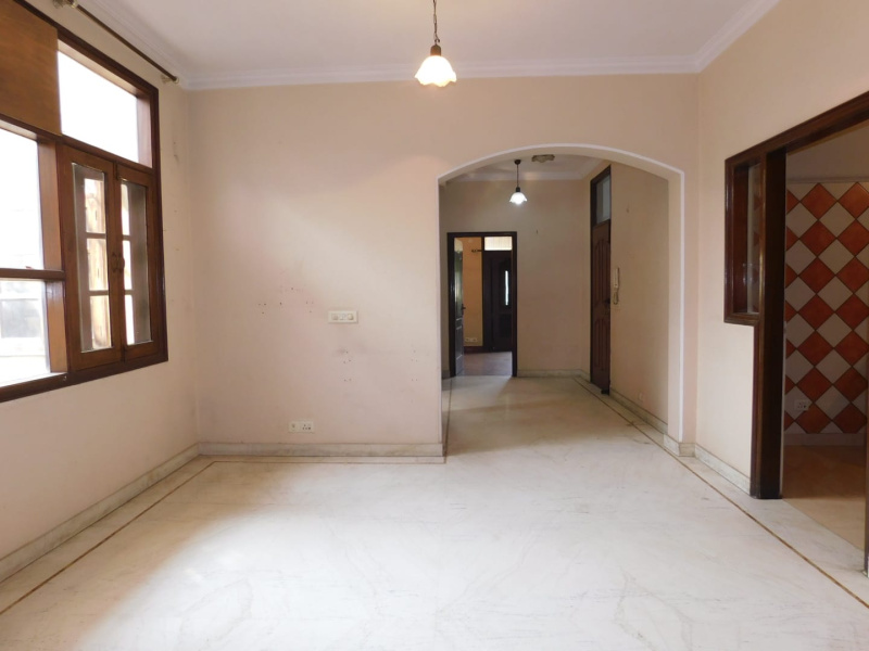 3 BHK Builder Floor for Sale in Block B3, Safdarjung Enclave, Delhi (125 Sq. Yards)