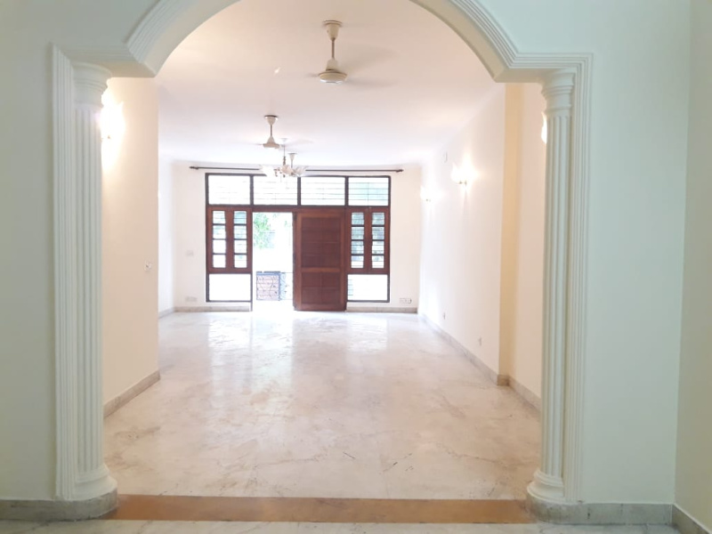 3 BHK Builder Floor for Sale in South Extension, Delhi (200 Sq. Yards)
