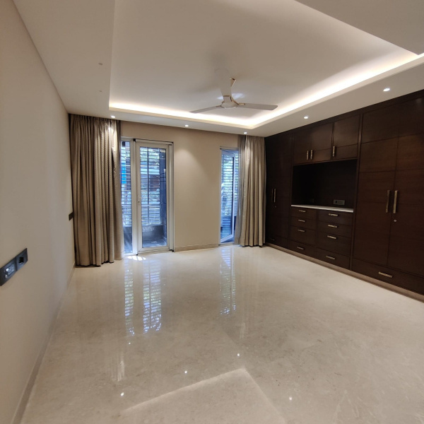 4 BHK Builder Floor for Sale in Block S, Greater Kailash I, Delhi (300 Sq. Yards)