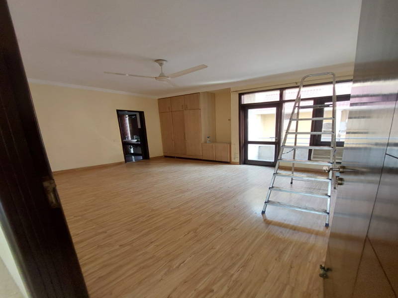 3 BHK Builder Floor for Sale in Block E, Greater Kailash II, Delhi (250 Sq. Yards)