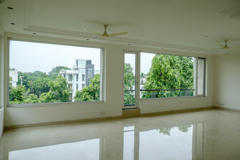4 BHK Flats & Apartments for Sale in Block S, Panchsheel Park, Delhi (510 Sq. Yards)