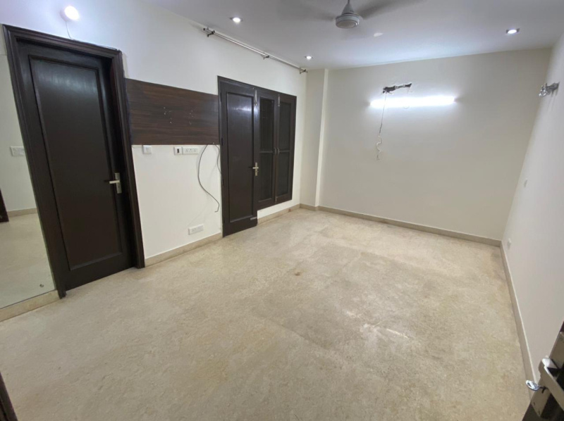 5 BHK Flats & Apartments for Sale in Delhi (533 Sq. Yards)